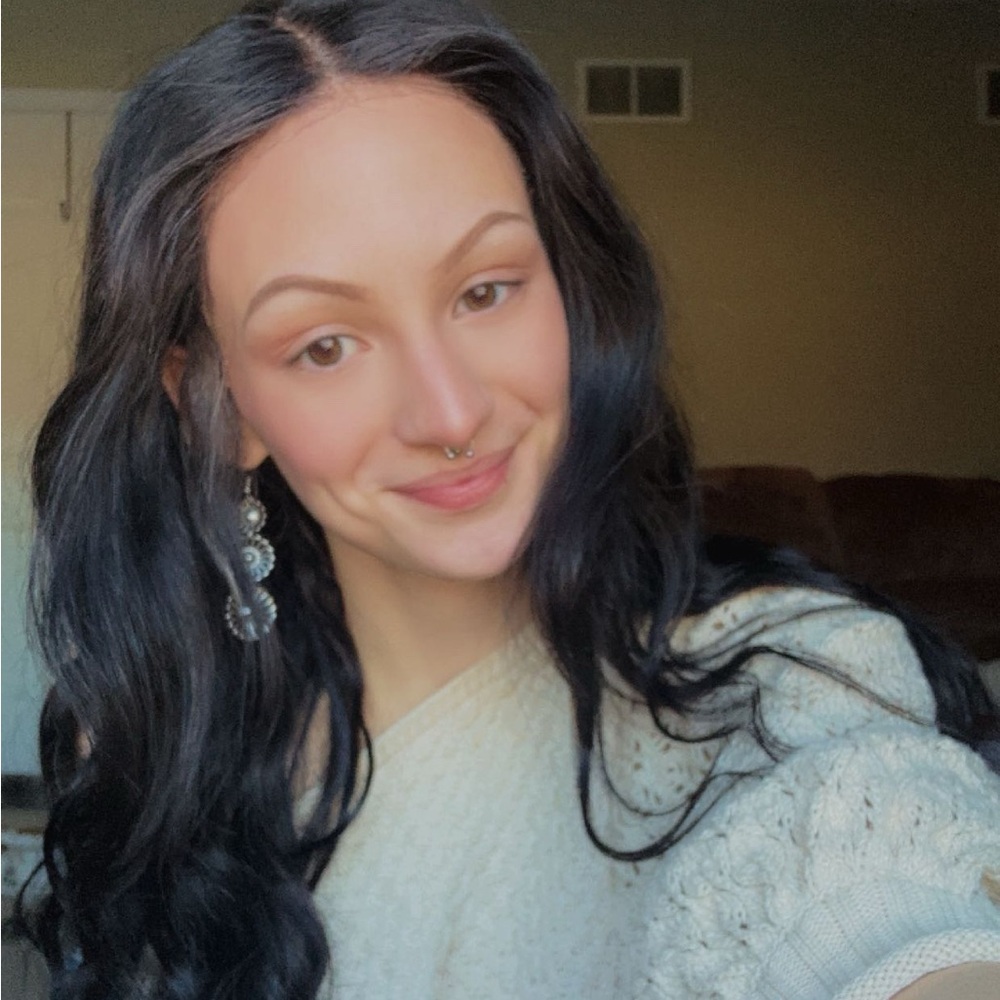 Meet your Posher, Olivia